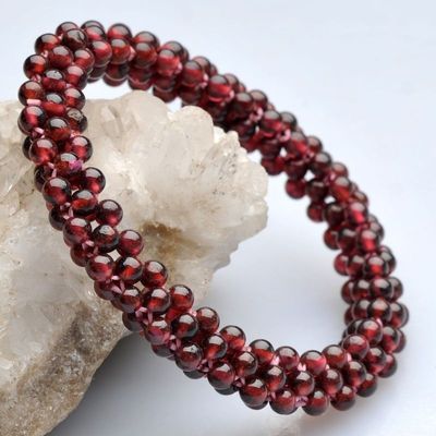 厂家年底清仓 纯天然石榴石手编手排，东海县盛饰珠宝倾情奉献